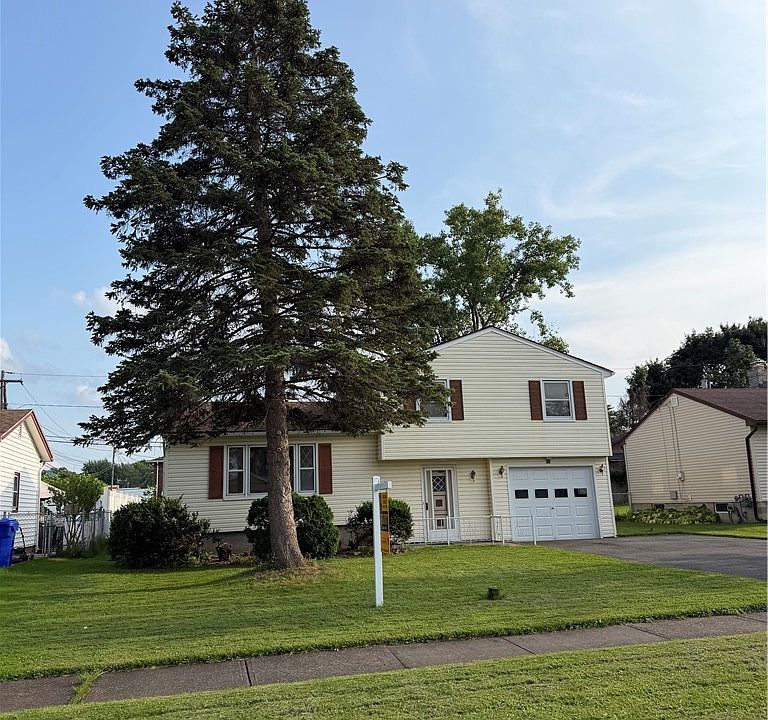 1st image of 11 Morningstar Dr