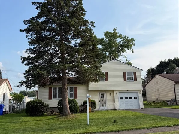 11 Morningstar Dr, Rochester, NY 14606