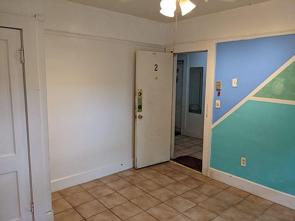 4th image of 608 Highland St N #4