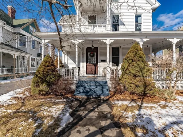 107 Lincoln St, Holyoke, MA 01040