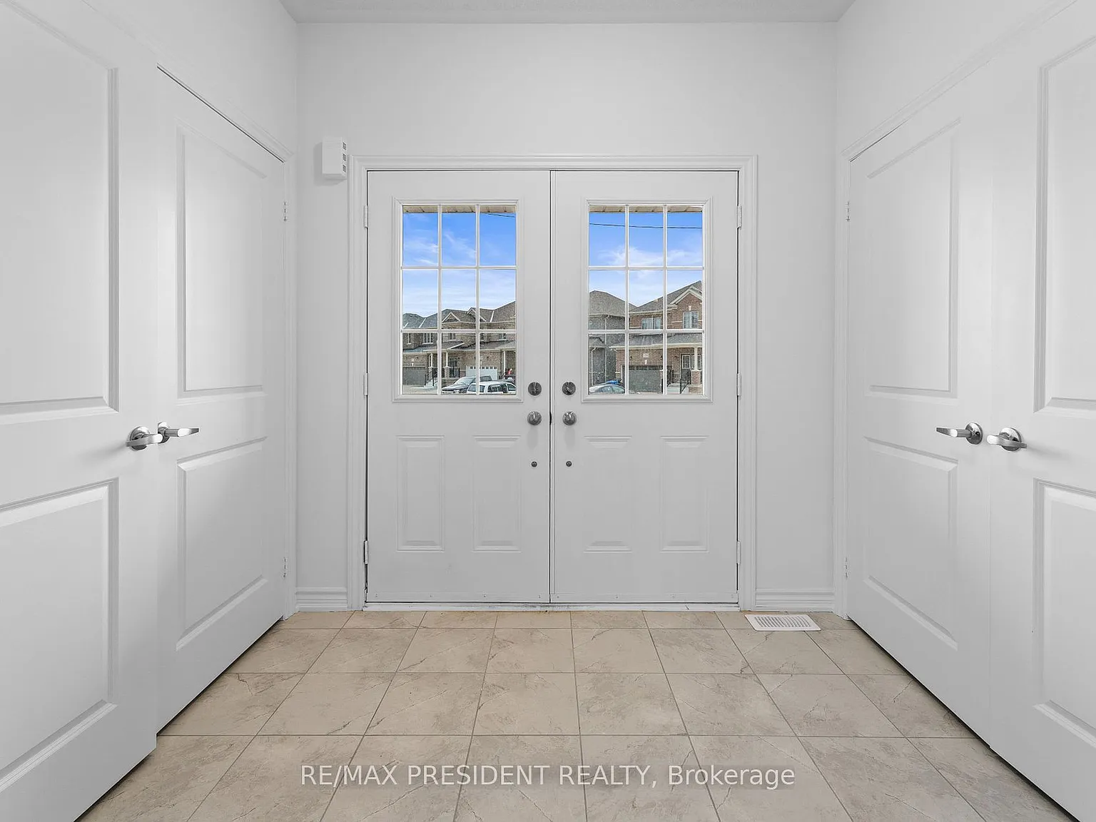 4 bed, $2,650 — Photo 2
