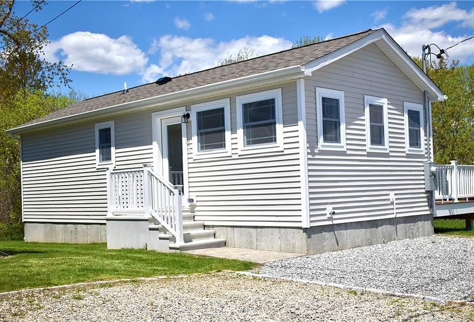 1st image of 64 Burnside Ave #4