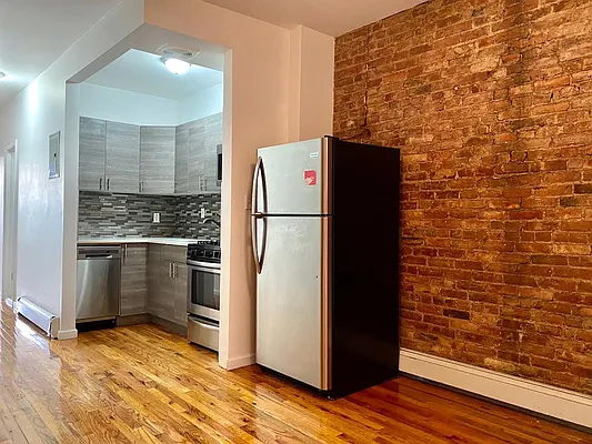 Rented by Parlor Real Estate Corp | media 32