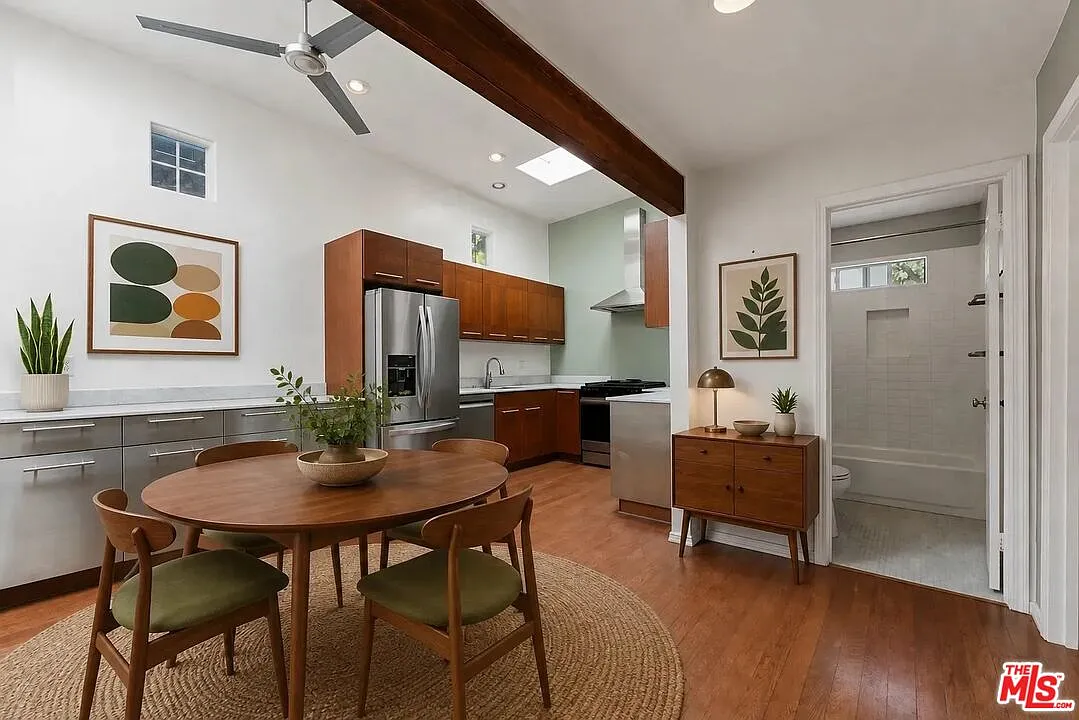2 bed, 2.0 bath, 841 sqft, $4,500 — Photo 2