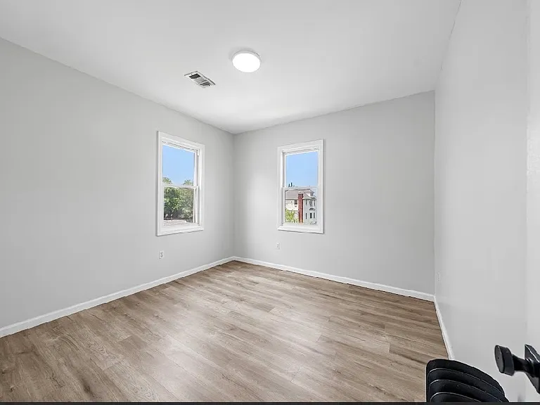 210 W Price St #2L — Photo 8