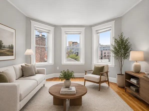 125 Park Dr APT 41, Boston, MA 02215