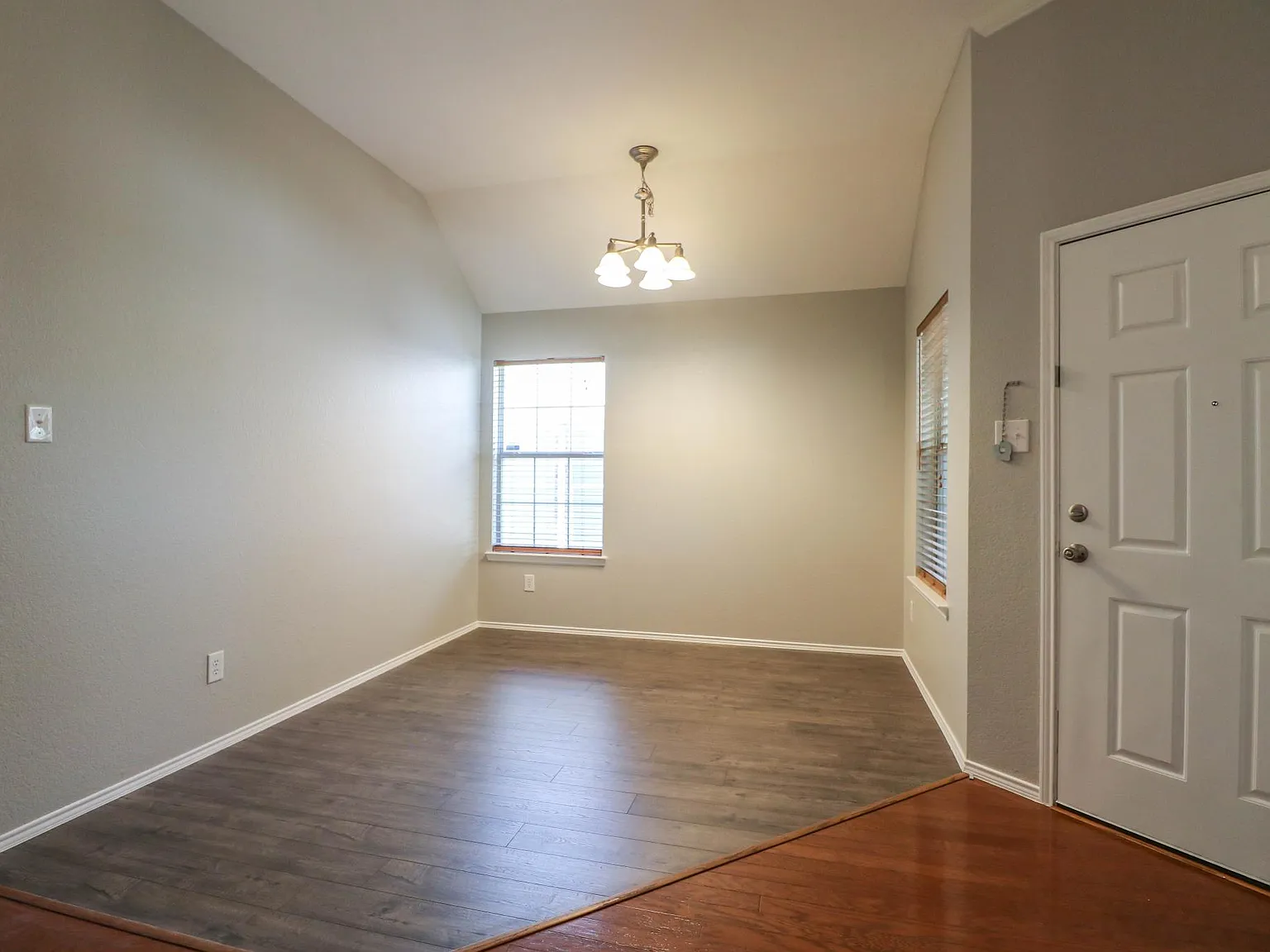 3 bed, 1591 sqft, $2,000 — Photo 3