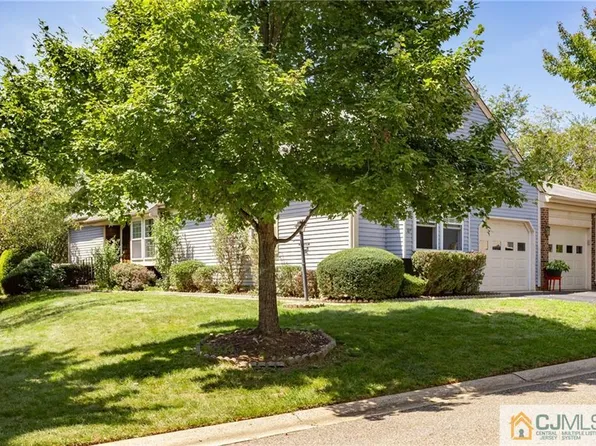 18 John Adams Ct #B, Monroe Township, NJ 08831