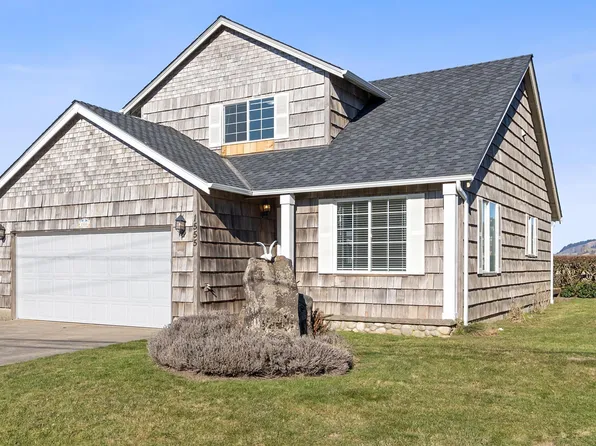 1555 NW 39th St, Lincoln City, OR 97367