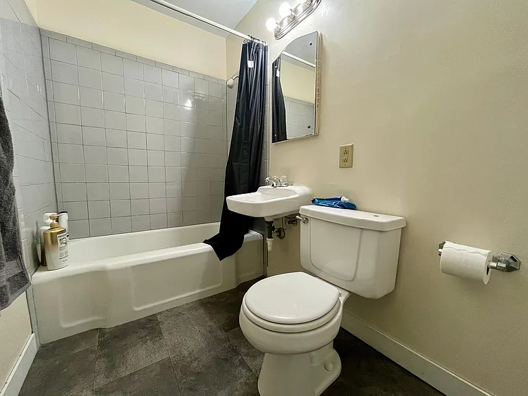 7254 W Center St — Photo 18
