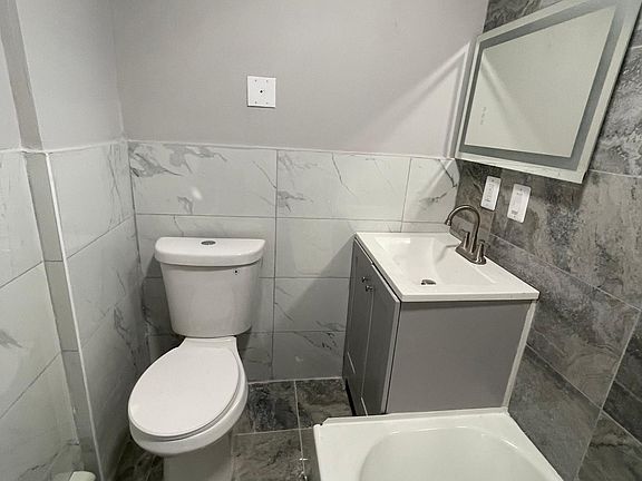 2nd image of 67 Harrison Ave #1R