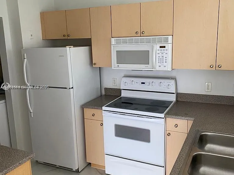 7980 N Nob Hill Rd #102 — Photo 3