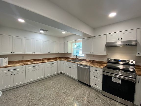 4th image of 400 Argyle Ct