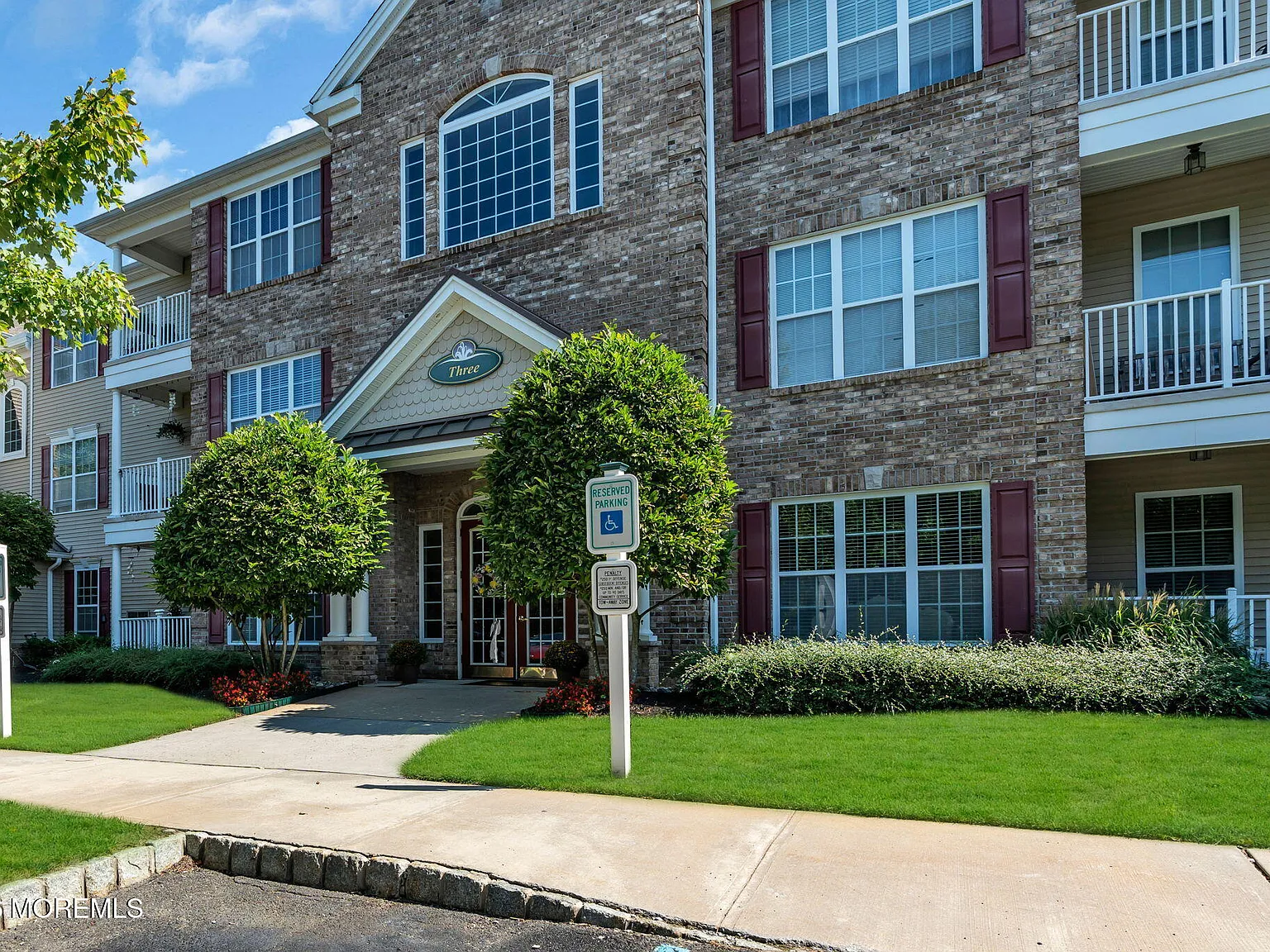 1 bed, 889 sqft, $1,925 — Photo 2