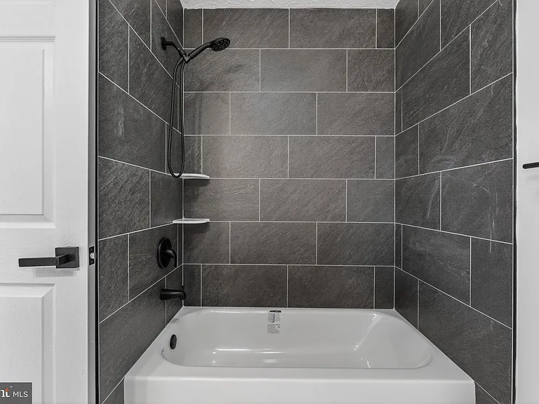 1609 Airport Ave — Photo 22