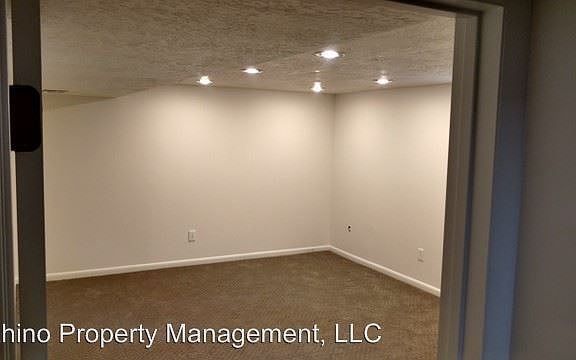 3rd image of 1335 E Maplewood Dr #1