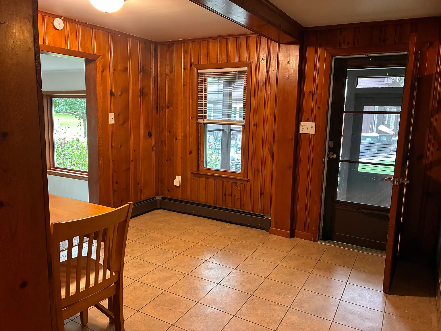 2 bed, 900 sqft, $2,100 — Photo 3