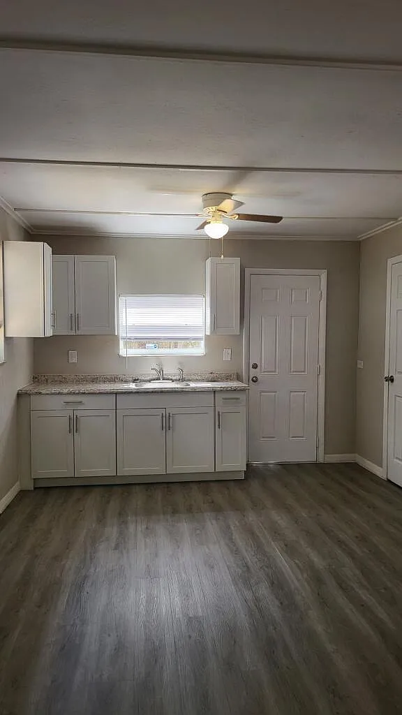 230 Delray Avenue - B — Photo 4