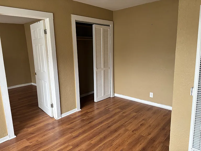 1215 W Russell Pl #REAR COTTAGE — Photo 6