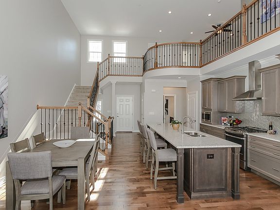 3rd image of 1815 Torrey Pkwy #2