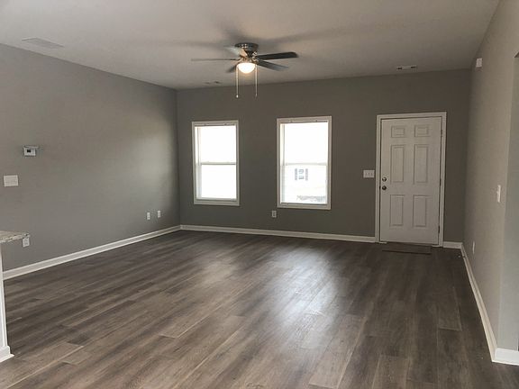 4th image of 261 Charlotte Cir