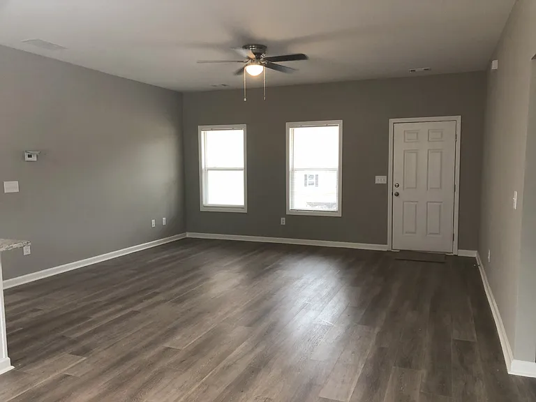 261 Charlotte Cir — Photo 4