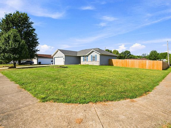 5th image of 701 Darin Lane