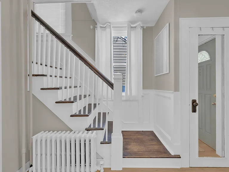 44 Hazelwood Ave — Photo 20