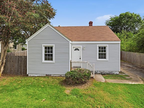 2nd image of 2812 Skelton St