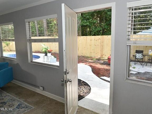 5th image of 7946 DALEHURST Drive S