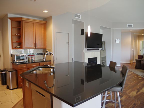 4th image of 945 E Playa Del Norte Dr