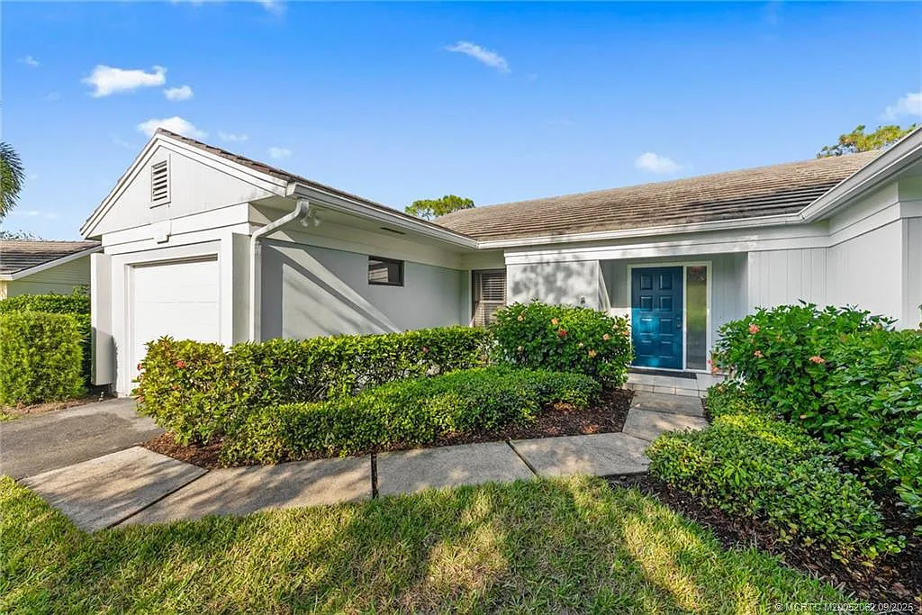 3 bed, 2.0 bath, 1955 sqft, $8,950 — Photo 2