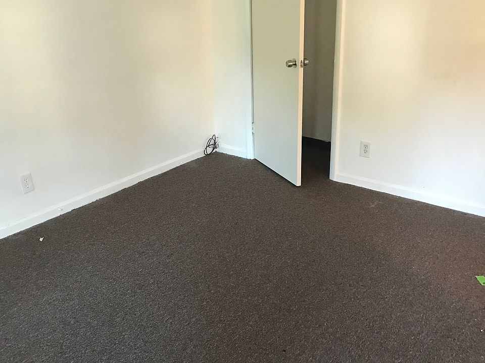 1st image of 133 Grand St APT 4