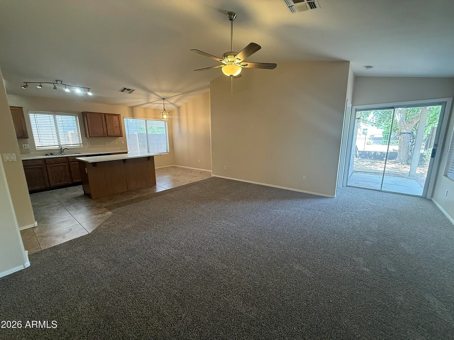 4 bed, 2.0 bath, 1370 sqft, $2,300 — Photo 4