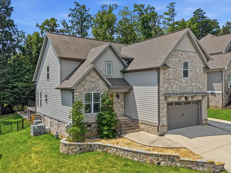 9202 White Ash Dr — Photo 2