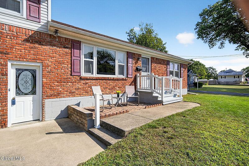 2nd image of 161 Dahlia Street