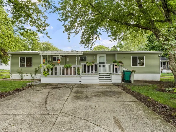 250 Troy Ln, Decatur, IL 62526