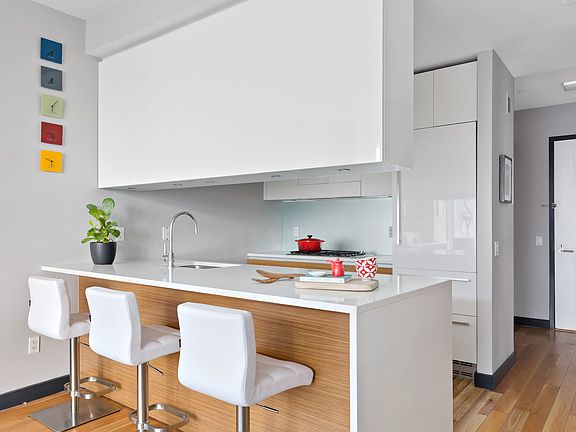 5th image of 555 W 59th St APT 21D