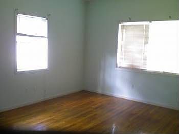 4th image of 814 E University Ave