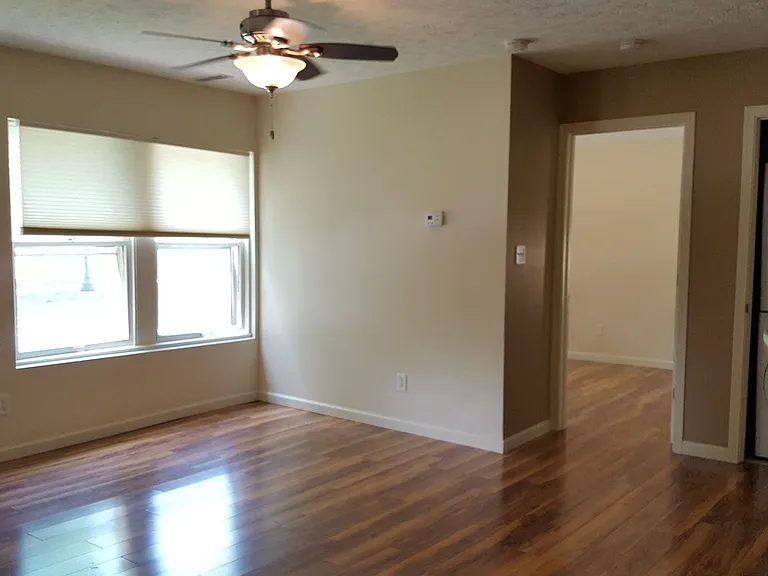 416 N Lincoln St — Photo 2