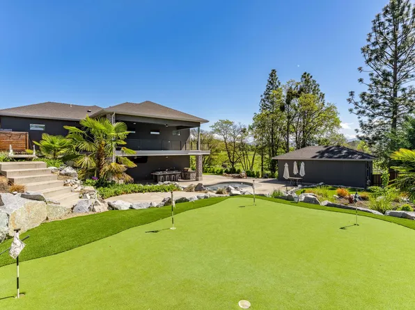 32 Pebble Creek Dr, Eagle Pt, OR 97524