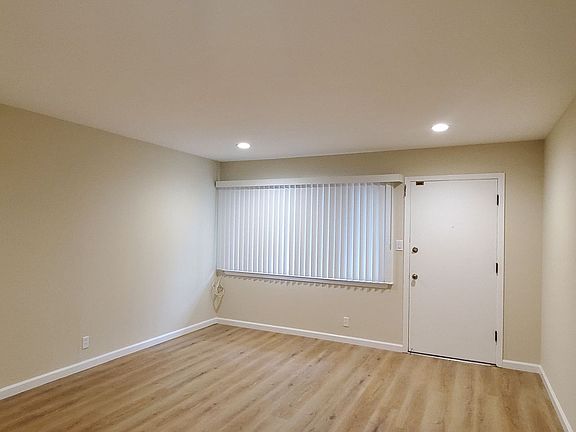 4th image of 1030 W Hamilton Ave #1