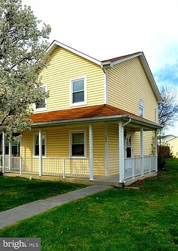 1st image of 386 Surrey Club Ln