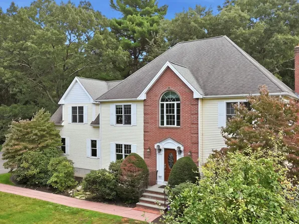 24 Goodnow Ln, Framingham, MA 01702