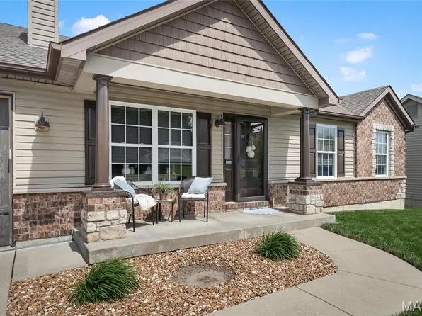1618 Spring Mill Dr, Wentzville, MO 63385