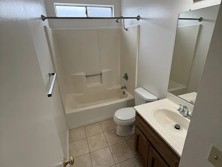 15252 Wallace Ave — Photo 4