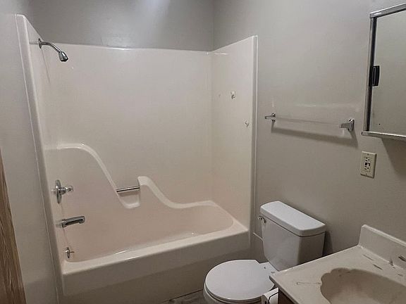 5th image of 1108 Clemens Ave #1