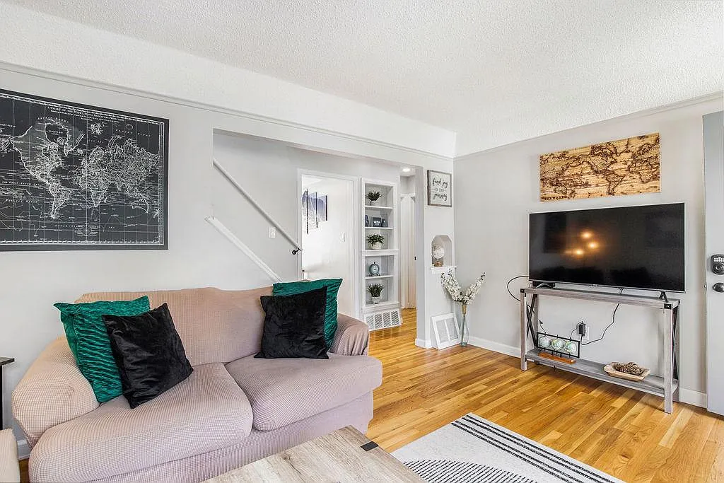 4 bed, 1.5 bath, 1500 sqft, $4,500 — Photo 3