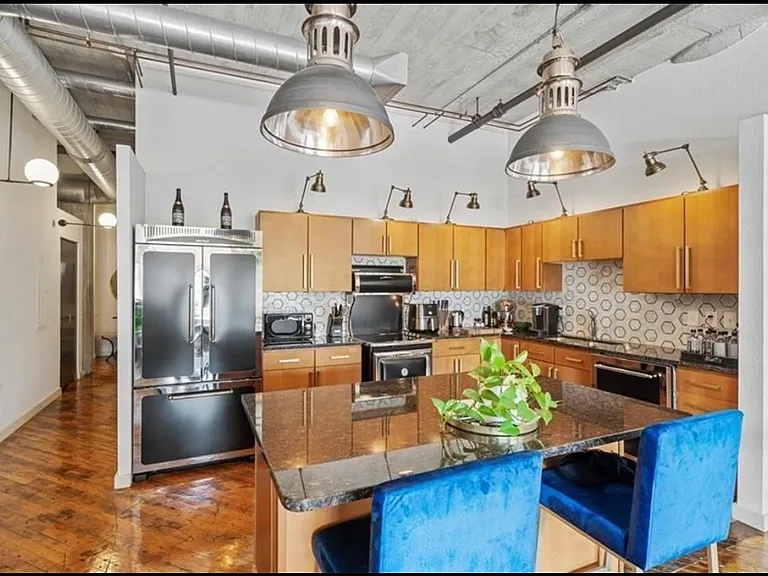 2029 Wyandotte St #202 — Photo 8