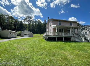 979 Renovo Rd, Mill Hall, PA 17751